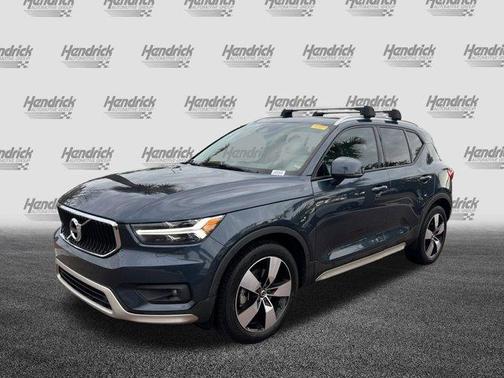 2022 Volvo XC40 T5 Momentum