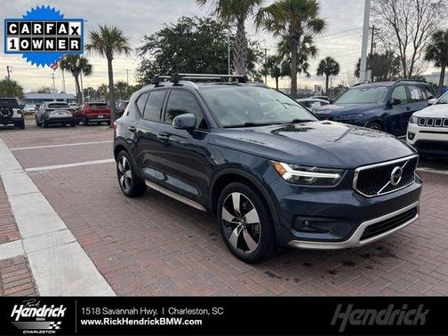 2022 Volvo XC40 T5 Momentum