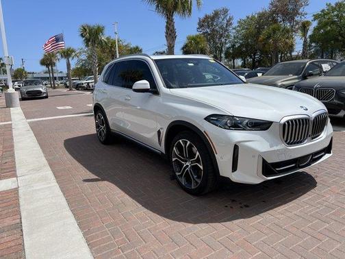 Mineral White Metallic 2024 BMW X5 xDrive40i