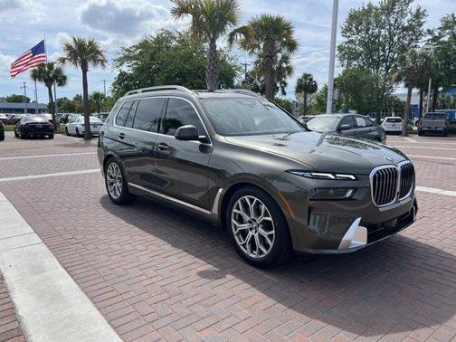 Manhattan Green Metallic 2026 BMW X7 xDrive40i