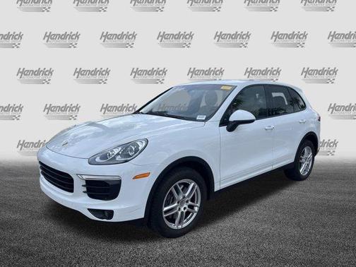 2017 Porsche Cayenne Base (Tiptronic)