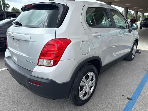 Silver Ice Metallic 2016 Chevrolet Trax LS