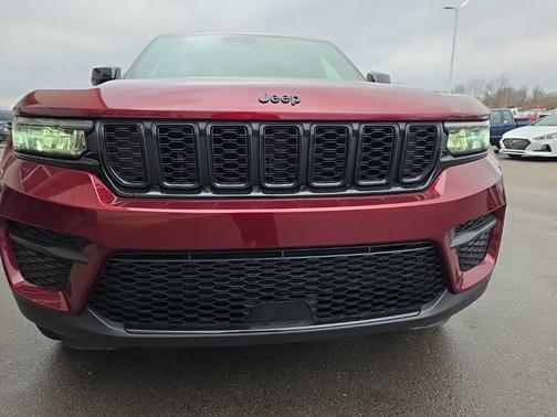 Velvet Red Pearlcoat 2025 Jeep Grand Cherokee Altitude