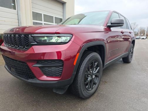 Velvet Red Pearlcoat 2025 Jeep Grand Cherokee Altitude
