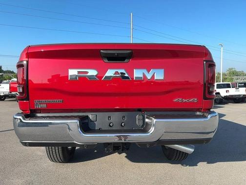 2025 RAM 2500 Big Horn Crew Cab 4x4 6'4' Box