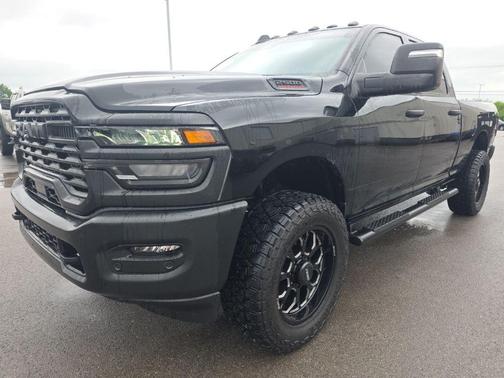 Diamond Black Crystal Pearlcoat 2025 RAM 2500 Tradesman Crew Cab 4x4 6'4' Box