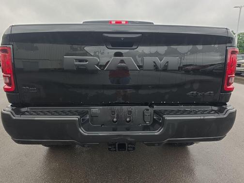 Diamond Black Crystal Pearlcoat 2025 RAM 2500 Tradesman Crew Cab 4x4 6'4' Box