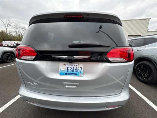 2022 Chrysler Voyager LX