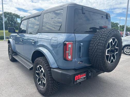 Azure Gray Metallic Tri-Coat 2025 Ford Bronco Outer Banks