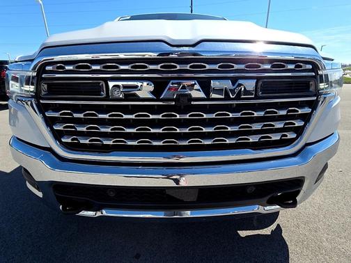 Ivory White Tri-Coat Pearlcoat 2026 RAM 1500 Limited