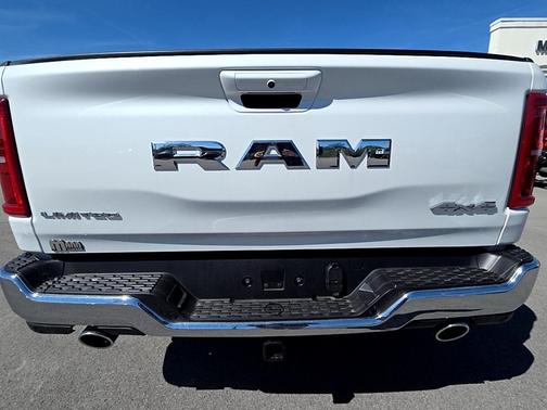 Ivory White Tri-Coat Pearlcoat 2026 RAM 1500 Limited