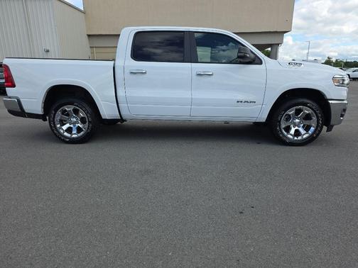 Bright White Clearcoat 2025 RAM 1500 Big Horn/Lone Star