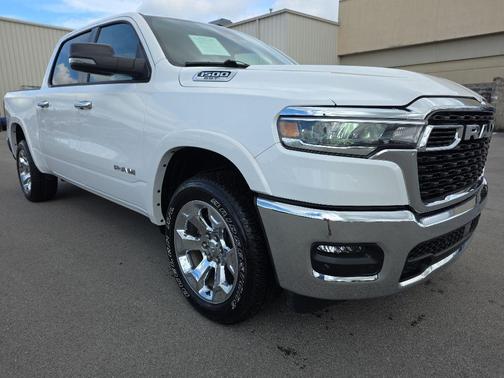 Bright White Clearcoat 2025 RAM 1500 Big Horn/Lone Star
