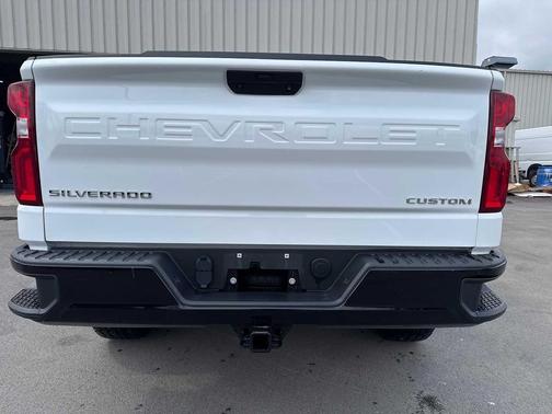 Summit White 2022 Chevrolet Silverado 1500 Limited Custom Trail Boss