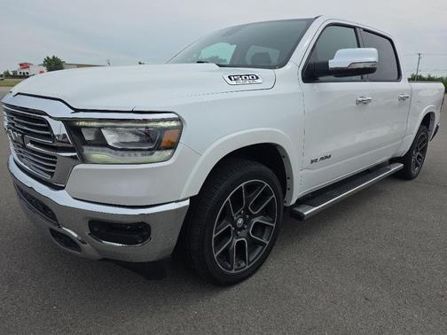 Ivory White Tri-Coat Pearlcoat 2019 RAM 1500 Laramie