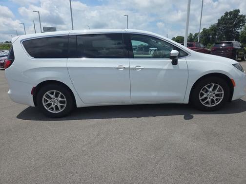 Bright White Clearcoat 2023 Chrysler Voyager LX