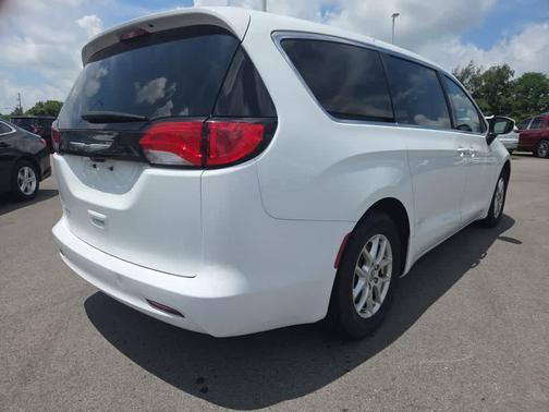 Bright White Clearcoat 2023 Chrysler Voyager LX