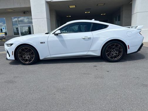 Oxford White 2024 Ford Mustang GT Premium