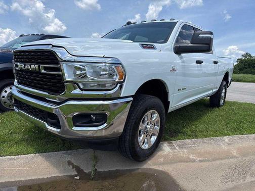 Bright White Clearcoat 2024 RAM 3500 Big Horn Crew Cab 4x4 6'4' Box
