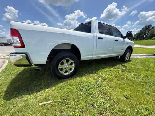 Bright White Clearcoat 2024 RAM 3500 Big Horn Crew Cab 4x4 6'4' Box