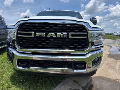 Bright White Clearcoat 2024 RAM 3500 Big Horn Crew Cab 4x4 6'4' Box