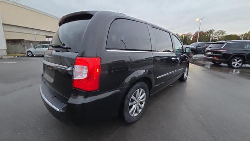 2014 Chrysler Town & Country Touring-L