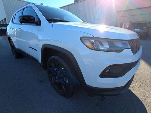 Bright White Clearcoat 2026 Jeep Compass Latitude