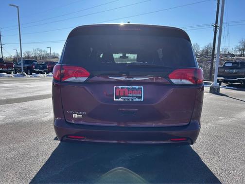 Velvet Red Pearlcoat 2021 Chrysler Voyager LXI