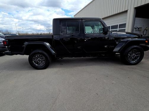 Black Clearcoat 2026 Jeep Gladiator Sport S