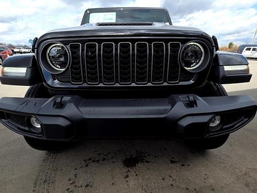 Black Clearcoat 2026 Jeep Gladiator Sport S