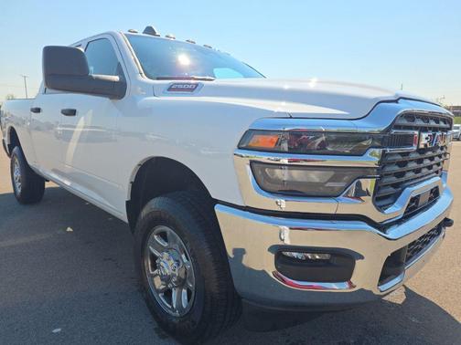 Bright White Clearcoat 2025 RAM 2500 Tradesman Crew Cab 4x4 6'4' Box