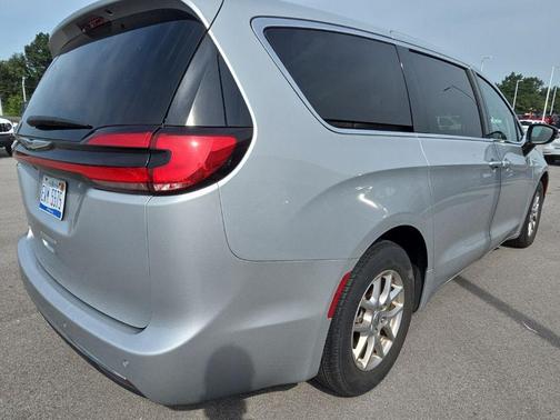 Silver Mist Clearcoat 2024 Chrysler Pacifica Touring L