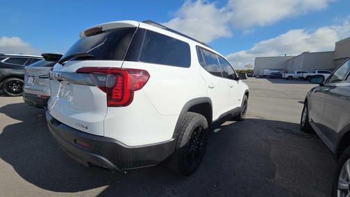 2022 GMC Acadia AWD AT4