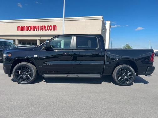Diamond Black Crystal Pearlcoat 2026 RAM 1500 Laramie