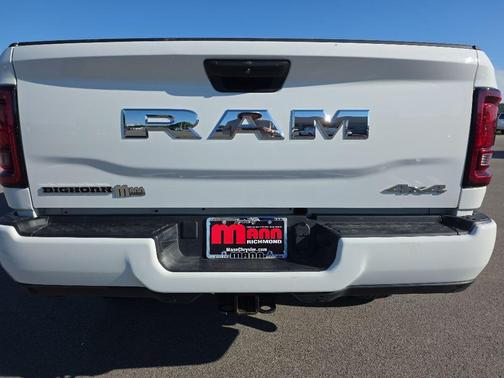 Bright White Clearcoat 2025 RAM 2500 Big Horn Crew Cab 4x4 6'4' Box