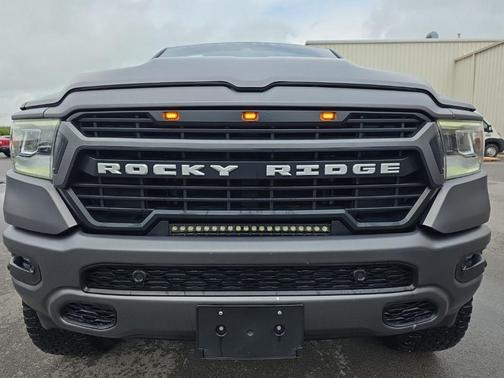Diamond Black Crystal Pearlcoat 2022 RAM 1500 Laramie