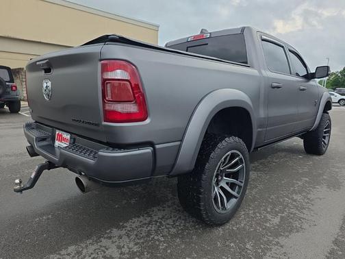 Diamond Black Crystal Pearlcoat 2022 RAM 1500 Laramie