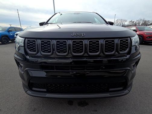Diamond Black Crystal Pearlcoat 2026 Jeep Compass Latitude
