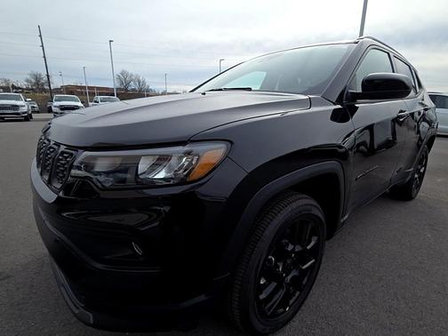 Diamond Black Crystal Pearlcoat 2026 Jeep Compass Latitude
