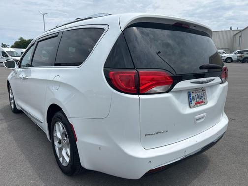 Bright White Clearcoat 2017 Chrysler Pacifica Touring-L