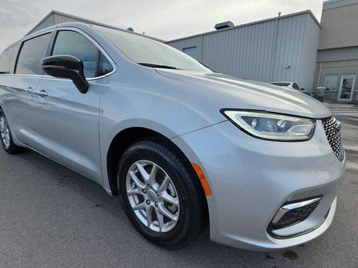 Silver Mist Clearcoat 2024 Chrysler Pacifica Touring L