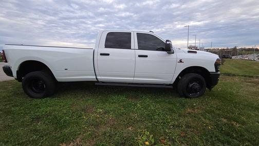2025 RAM 3500 Tradesman Crew Cab 4x4 8' Box
