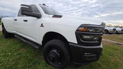 2025 RAM 3500 Tradesman Crew Cab 4x4 8' Box