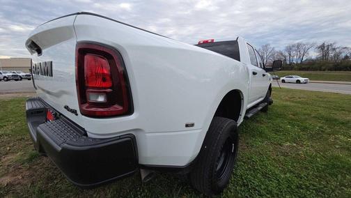 2025 RAM 3500 Tradesman Crew Cab 4x4 8' Box