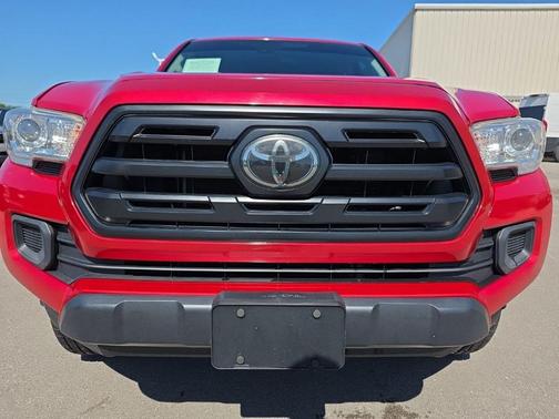Barcelona Red Metallic 2018 Toyota Tacoma SR