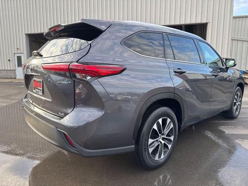 2021 Toyota Highlander Hybrid XLE