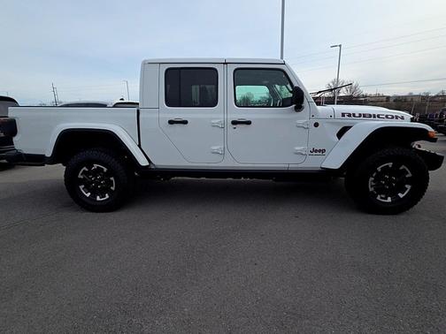 Bright White Clearcoat 2026 Jeep Gladiator Rubicon