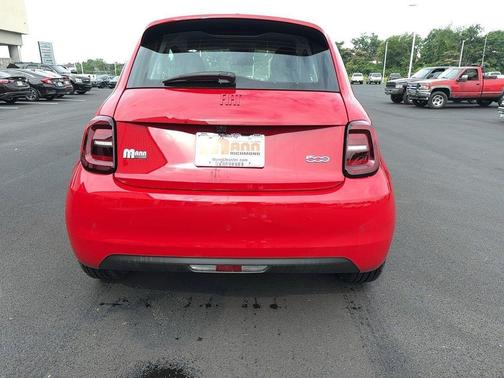 2024 FIAT 500e INSPI(RED) FWD