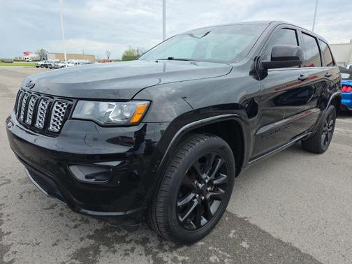 Diamond Black Crystal Pearlcoat 2020 Jeep Grand Cherokee Altitude