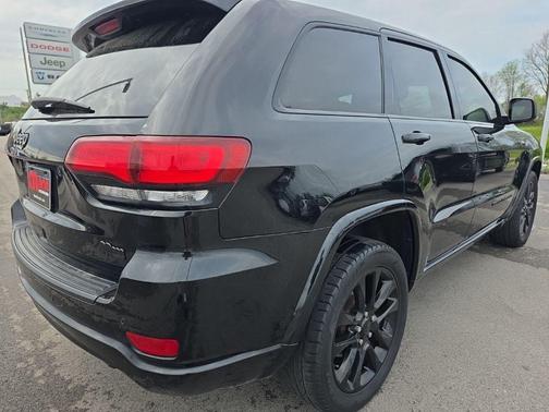 Diamond Black Crystal Pearlcoat 2020 Jeep Grand Cherokee Altitude